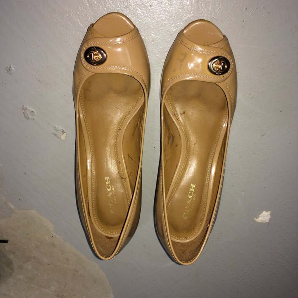 Coach Perry Peep Toe Wedge Sz 5.5